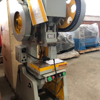 9228df3309a8407990aa777ea8069220[1]